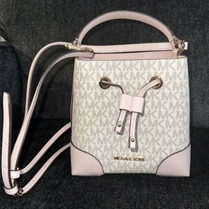 Michael Kors Mercer Sm Powder Blush PVC Bucket Crossbody Handbag NWT